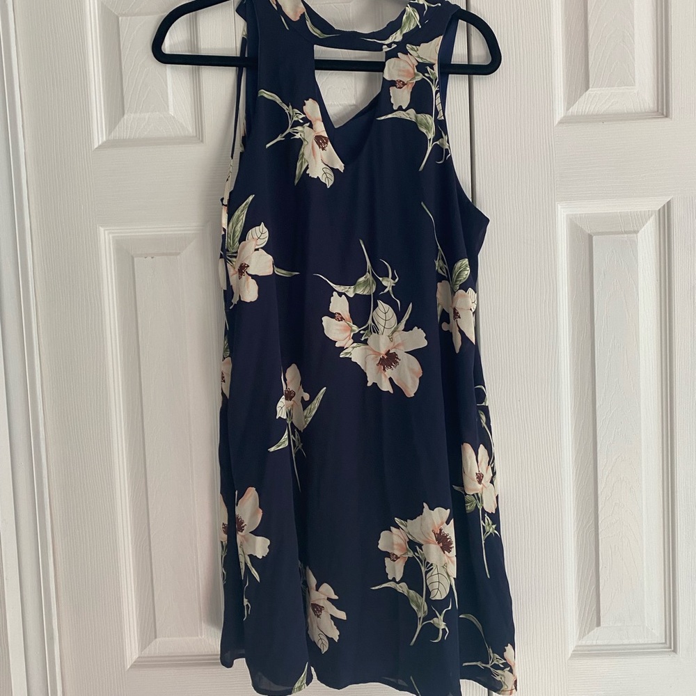 Solgee sleeveless dress. Navy blue with floral print